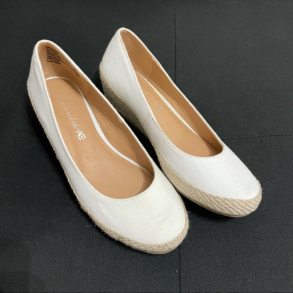 New Amercian Eagle white wedges